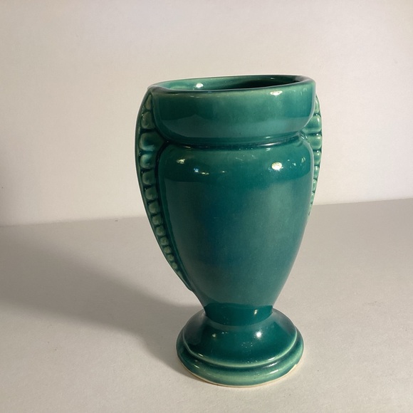 Vintage Shawnee pottery vase made in USA - Picture 3 of 7